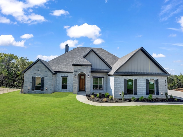 view of front of property with a front yard