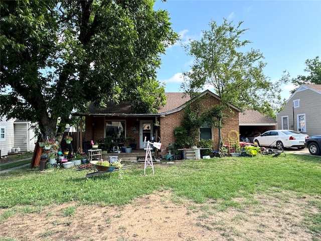 view of front facade with a front yard