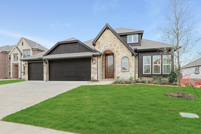 view of front facade featuring a garage and a front yard