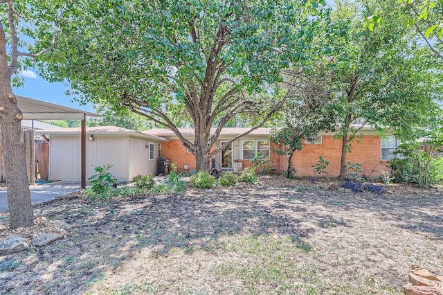 view of yard featuring a carport