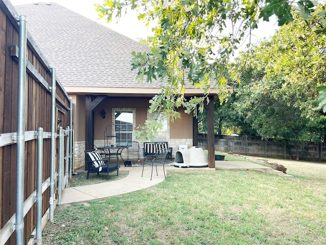 view of yard with a patio and an outdoor hangout area