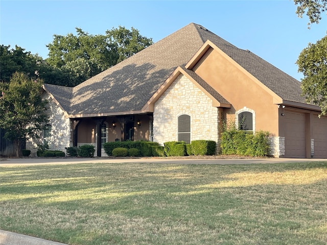 view of front of house featuring a garage and a front yard