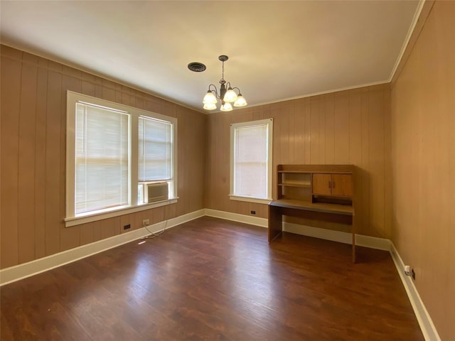 spare room featuring a chandelier, visible vents, dark wood-type flooring, and baseboards