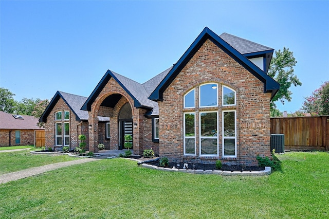 view of front facade featuring a front lawn and central air condition unit