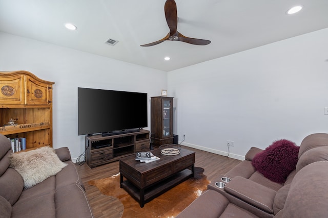 living room with hardwood / wood-style flooring and ceiling fan