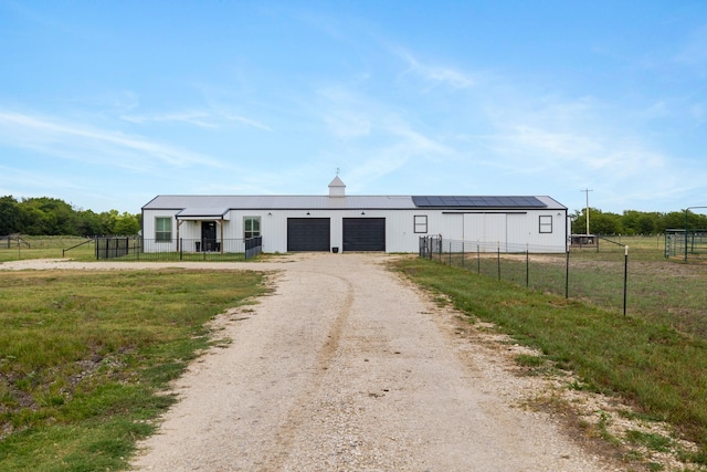 view of front of property featuring a front lawn and an outdoor structure