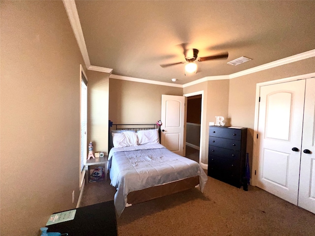 bedroom featuring crown molding, a closet, ceiling fan, and carpet flooring