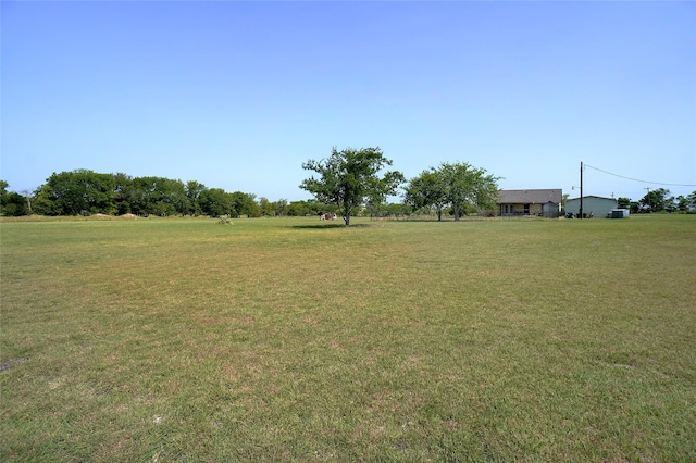 view of yard featuring a rural view