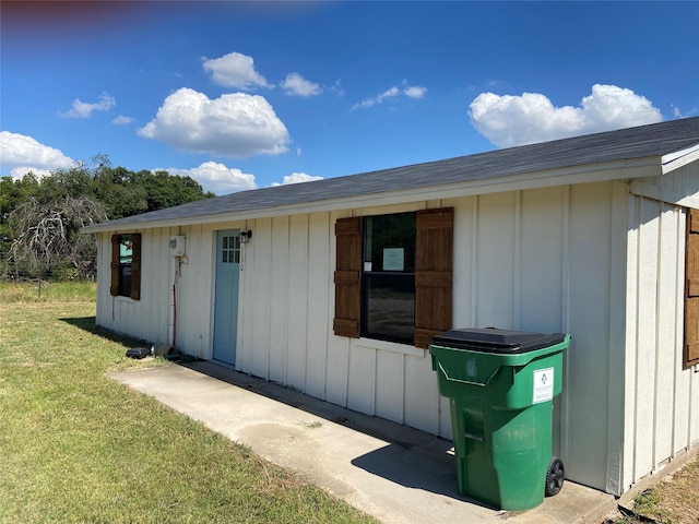 view of outbuilding featuring a lawn