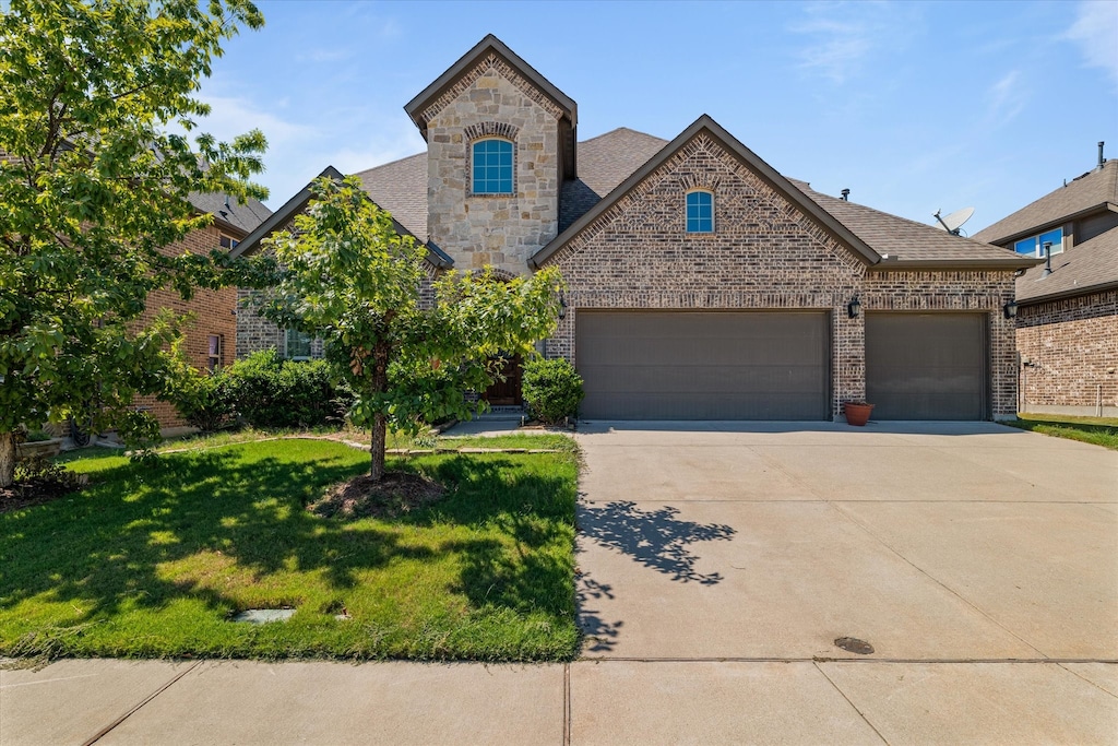 view of front facade featuring a front lawn and a garage