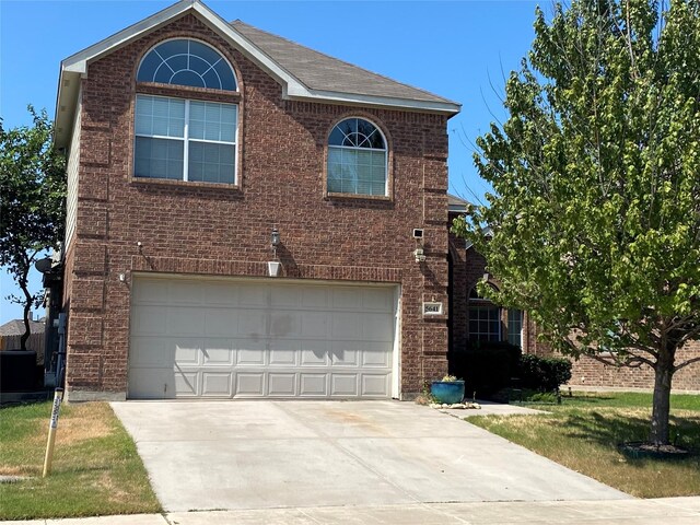 view of front property featuring a garage