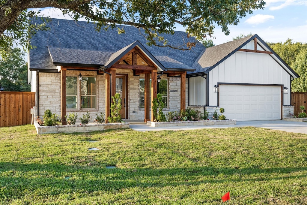437 Stirrup Ranch Rd, Trinidad, TX 75163 - view of front of property featuring a garage and a front yard