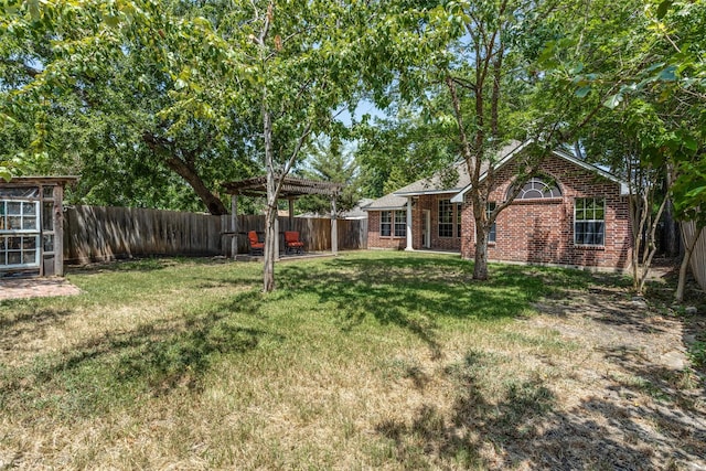 view of yard featuring a pergola