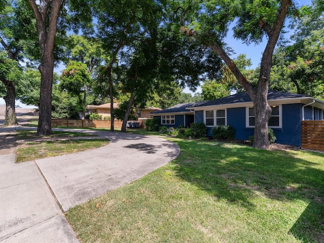 single story home featuring a front yard