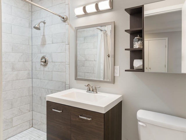 bathroom with a shower with curtain, toilet, vanity, and ornamental molding