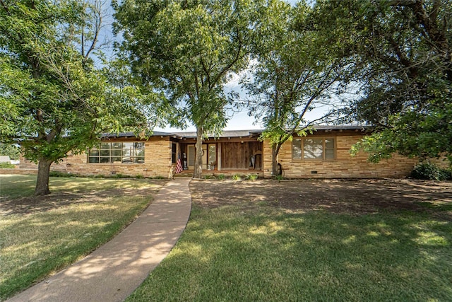 ranch-style home featuring a front yard