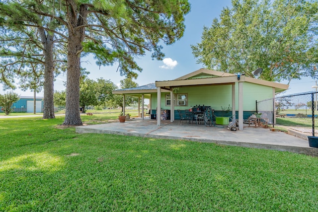 view of yard featuring a patio