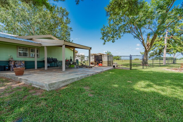 view of yard with a patio area