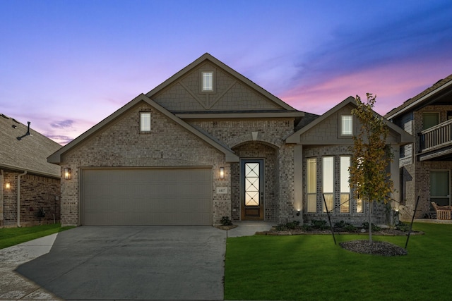 view of front facade featuring a garage and a yard