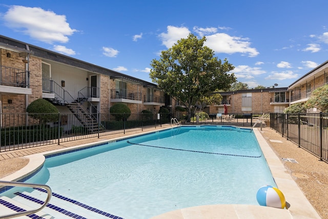 view of swimming pool