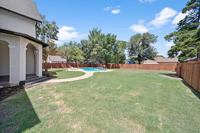 view of yard featuring a fenced in pool