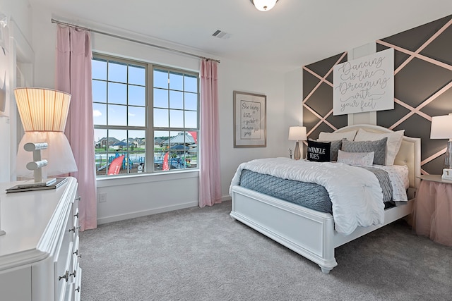 bedroom with carpet flooring