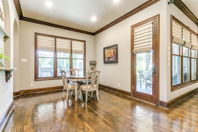 dining area featuring ornamental molding