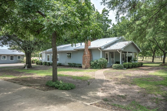 ranch-style home featuring a porch