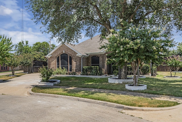 view of front of house with a front lawn