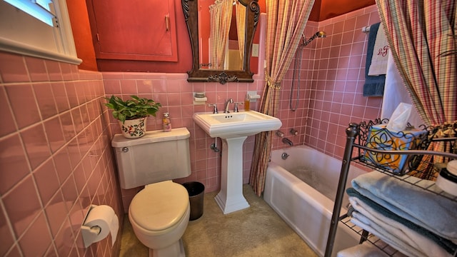 bathroom featuring toilet, decorative backsplash, shower / tub combo, and tile walls