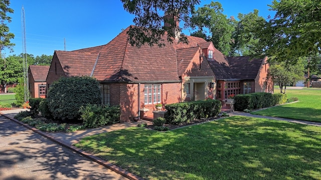 tudor house featuring a front lawn