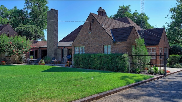 tudor house featuring a front yard