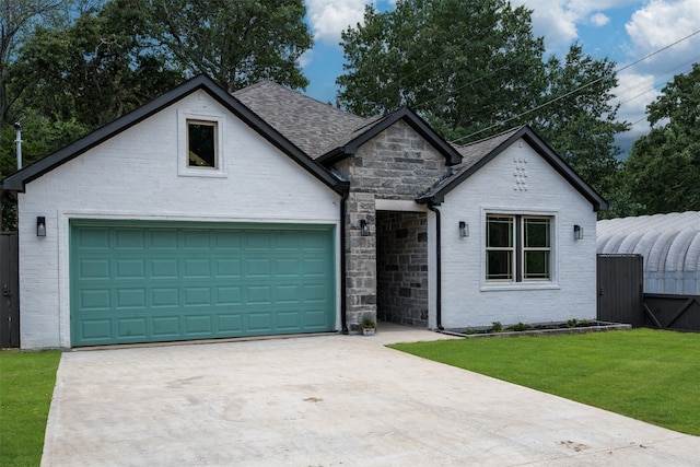 view of front facade with a front yard