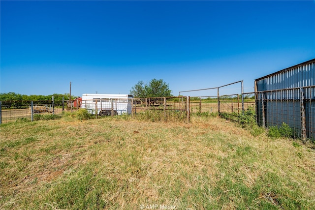 view of yard featuring a rural view