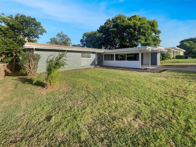 ranch-style home featuring a front yard