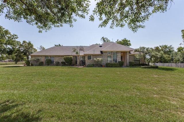 single story home featuring a front lawn