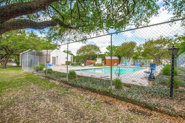 view of swimming pool