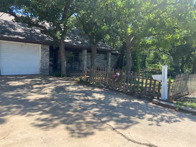 view of front of property featuring a garage