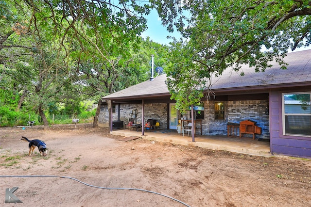 view of yard featuring a patio area