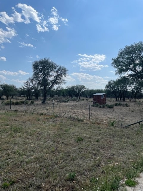 view of yard featuring a rural view