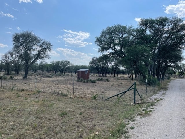 view of yard featuring a rural view