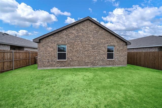 back of house featuring a lawn