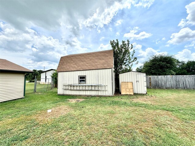 view of outdoor structure with a lawn