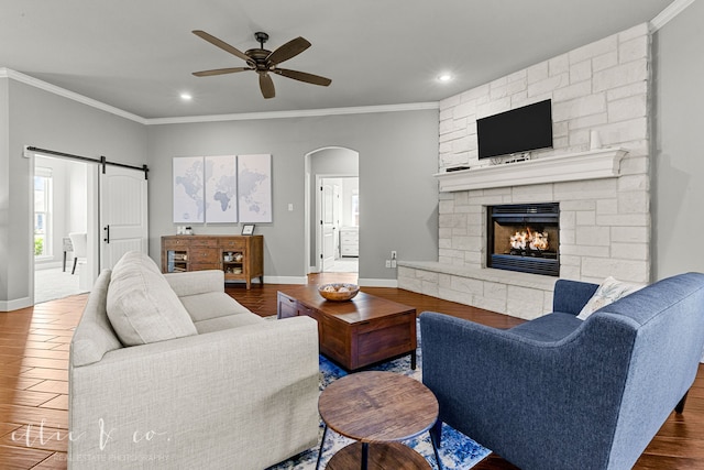 living room featuring ceiling fan, hardwood / wood-style flooring, and ornamental molding