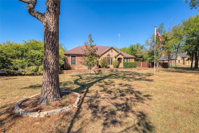 ranch-style home featuring a front lawn