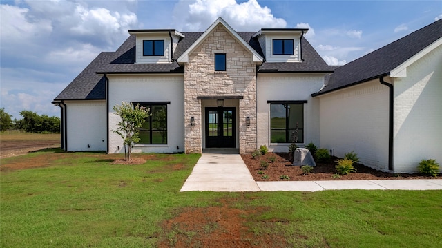 view of front of property featuring a front yard