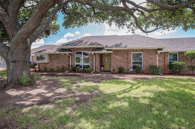 ranch-style home with a front lawn