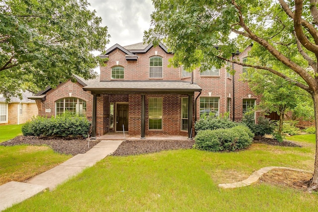 view of front of house featuring a front lawn