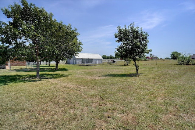 view of yard featuring a rural view