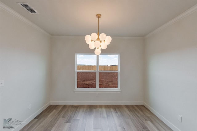 spare room with baseboards, light wood finished floors, visible vents, and a notable chandelier